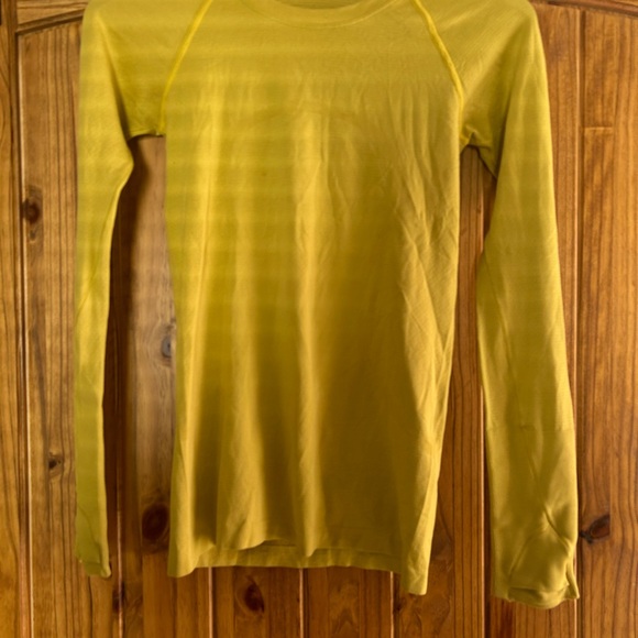 Lulu lemon active long sleeve shirt - Picture 2 of 2